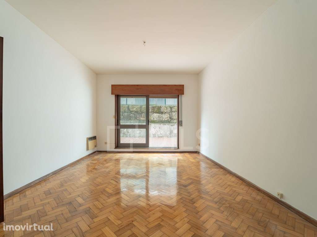 Apartamento T2 com terraço de 40m2, em Costa Cabral, Porto - Grande imagem: 2/28