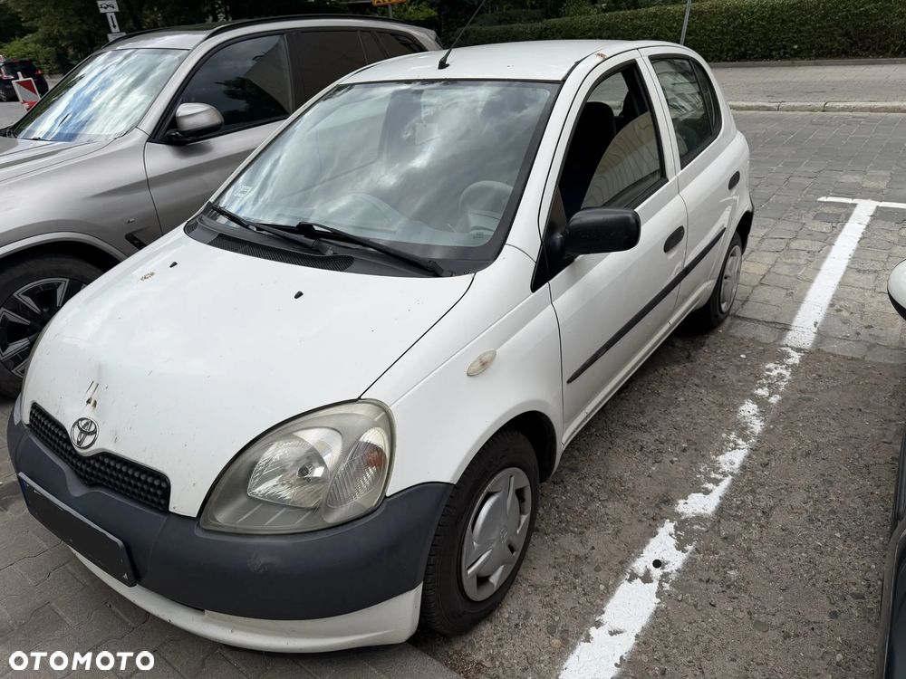 Toyota Yaris 1.0 Base - 1