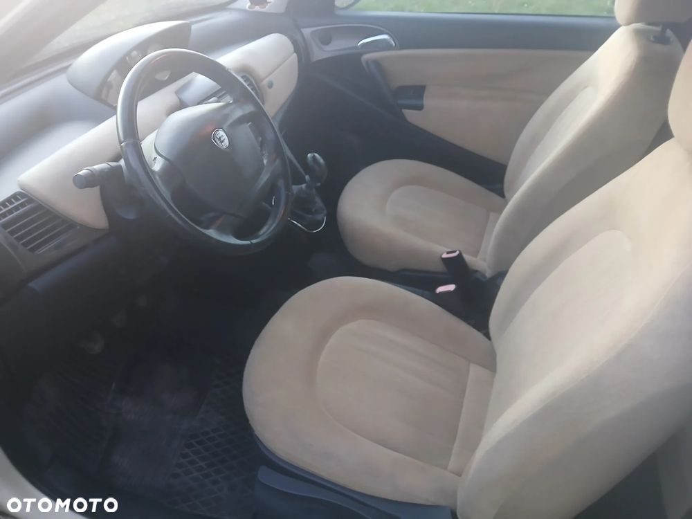 Lancia Ypsilon 1.2 8V Argento (5 os.) - 15