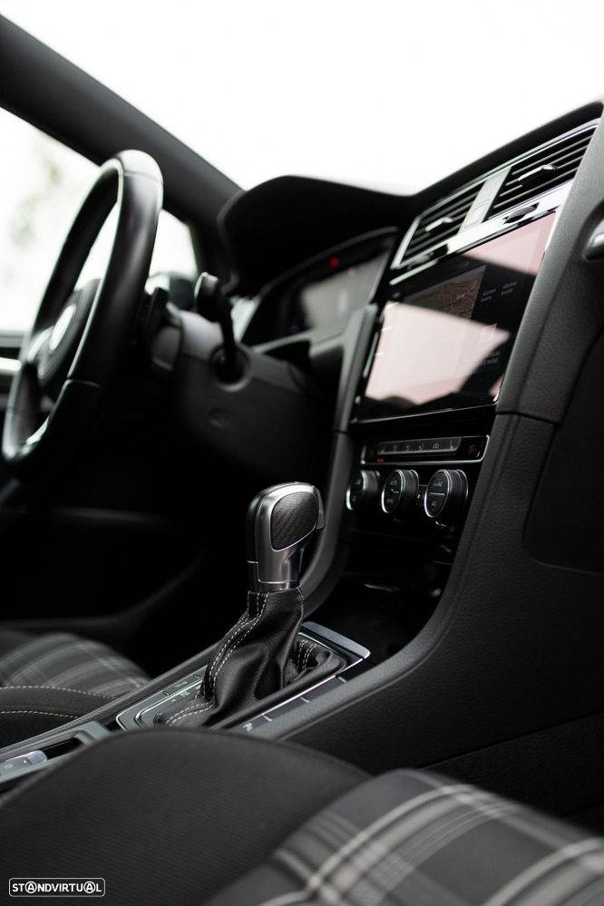 VW Golf 2.0 TDI GTD DSG - 26