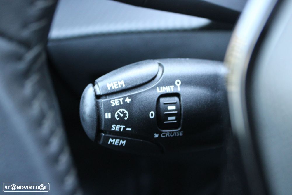 Peugeot 208 1.2 PureTech Active Pack - 29