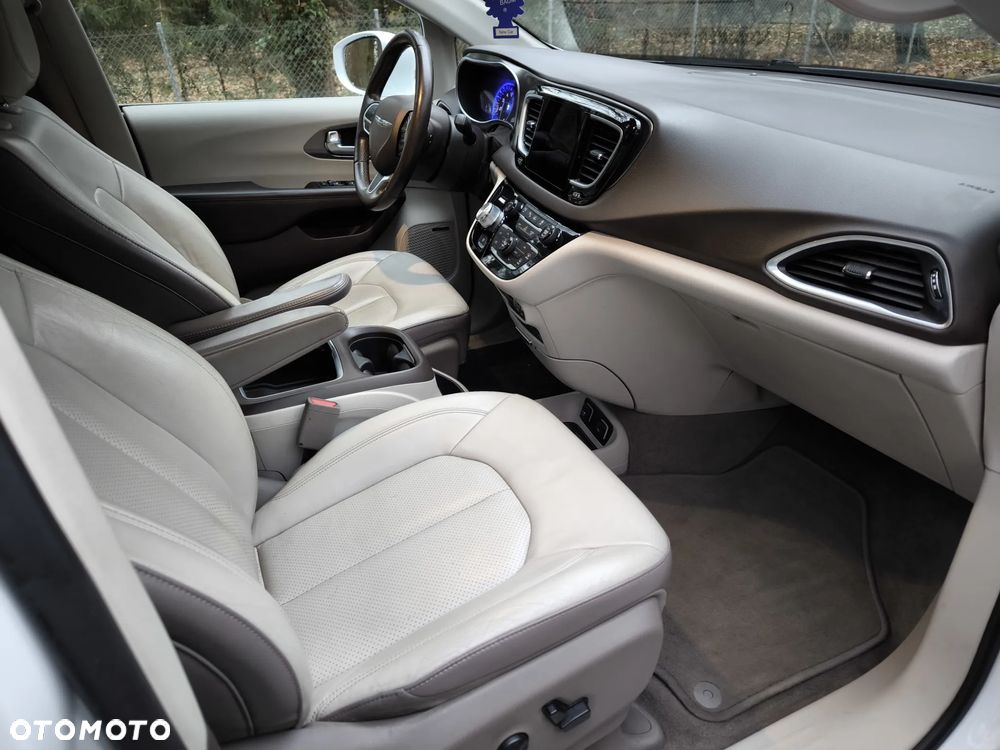 Chrysler Pacifica - 9