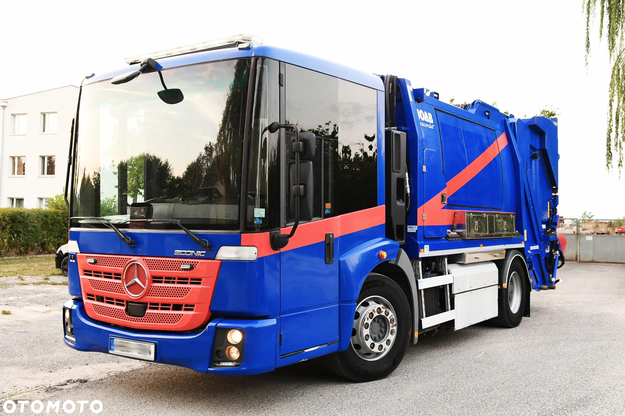 Mercedes-Benz ECONIC - 2