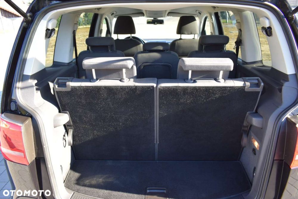 Volkswagen Touran - 12