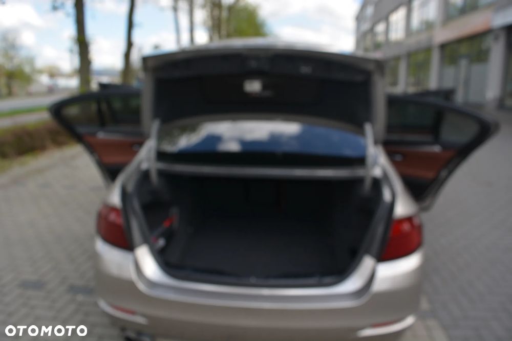 BMW Seria 5 528i xDrive Luxury Line - 28