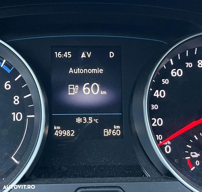 Volkswagen e-Golf - 12