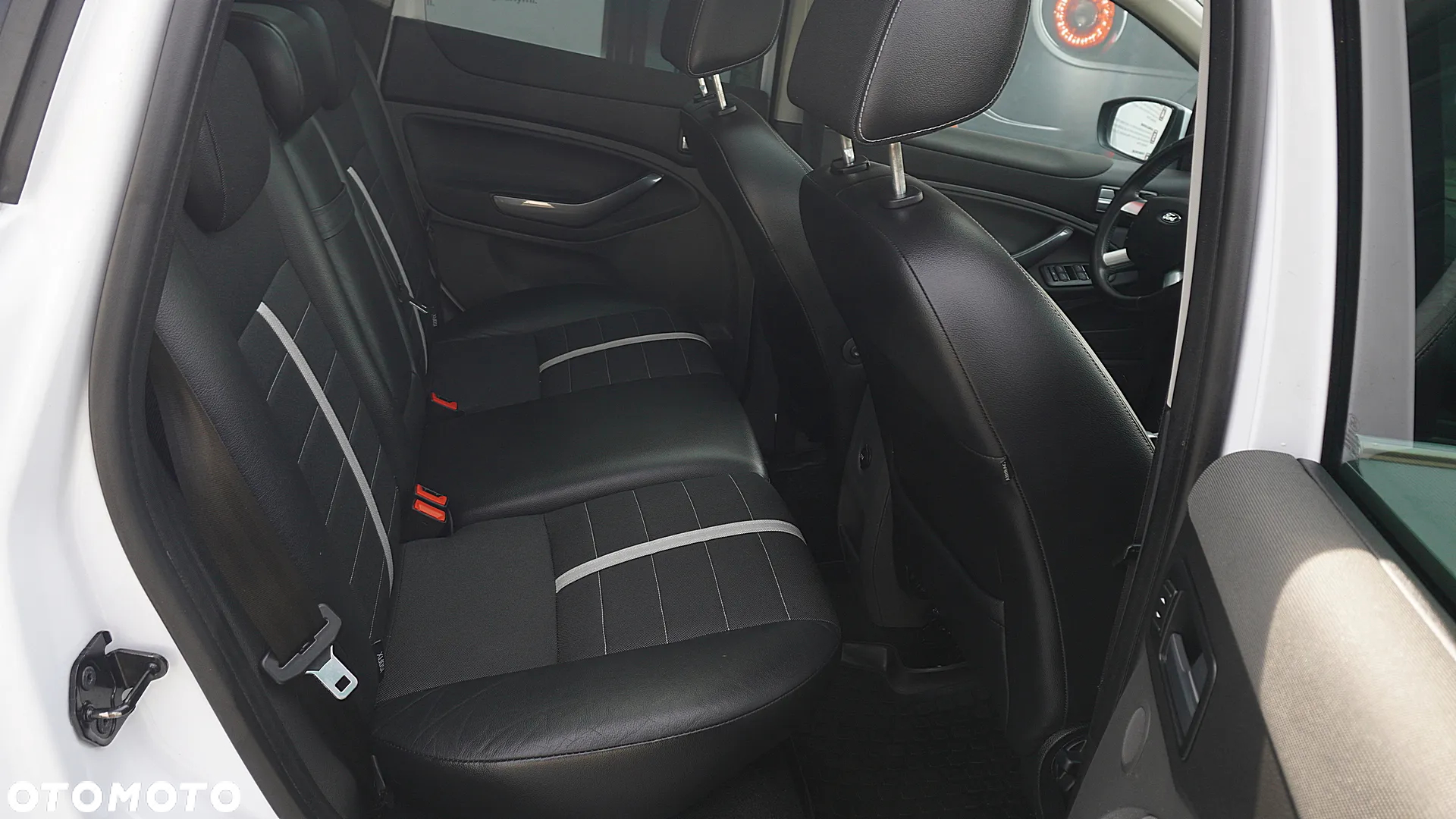 Ford Kuga 2.0 TDCi 4WD Titanium - 28