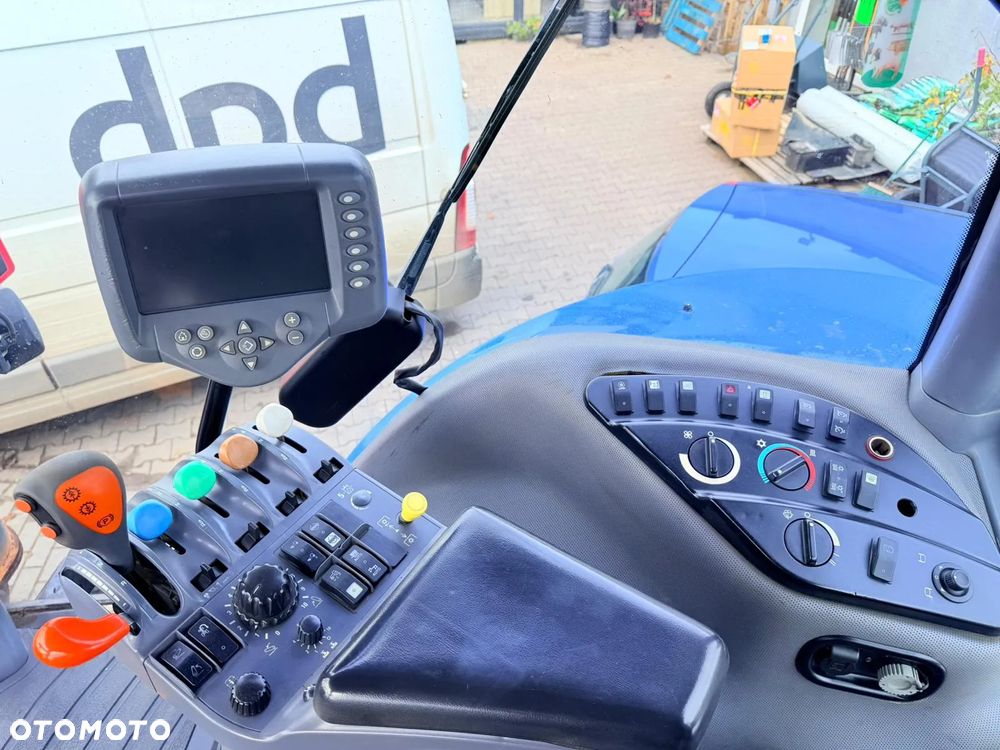 New Holland T8030 - 18