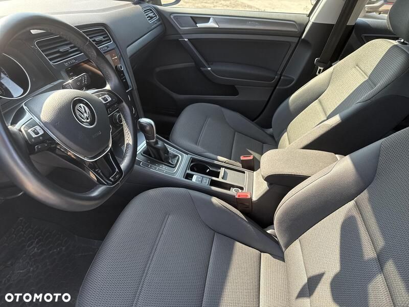 Volkswagen Golf - 11