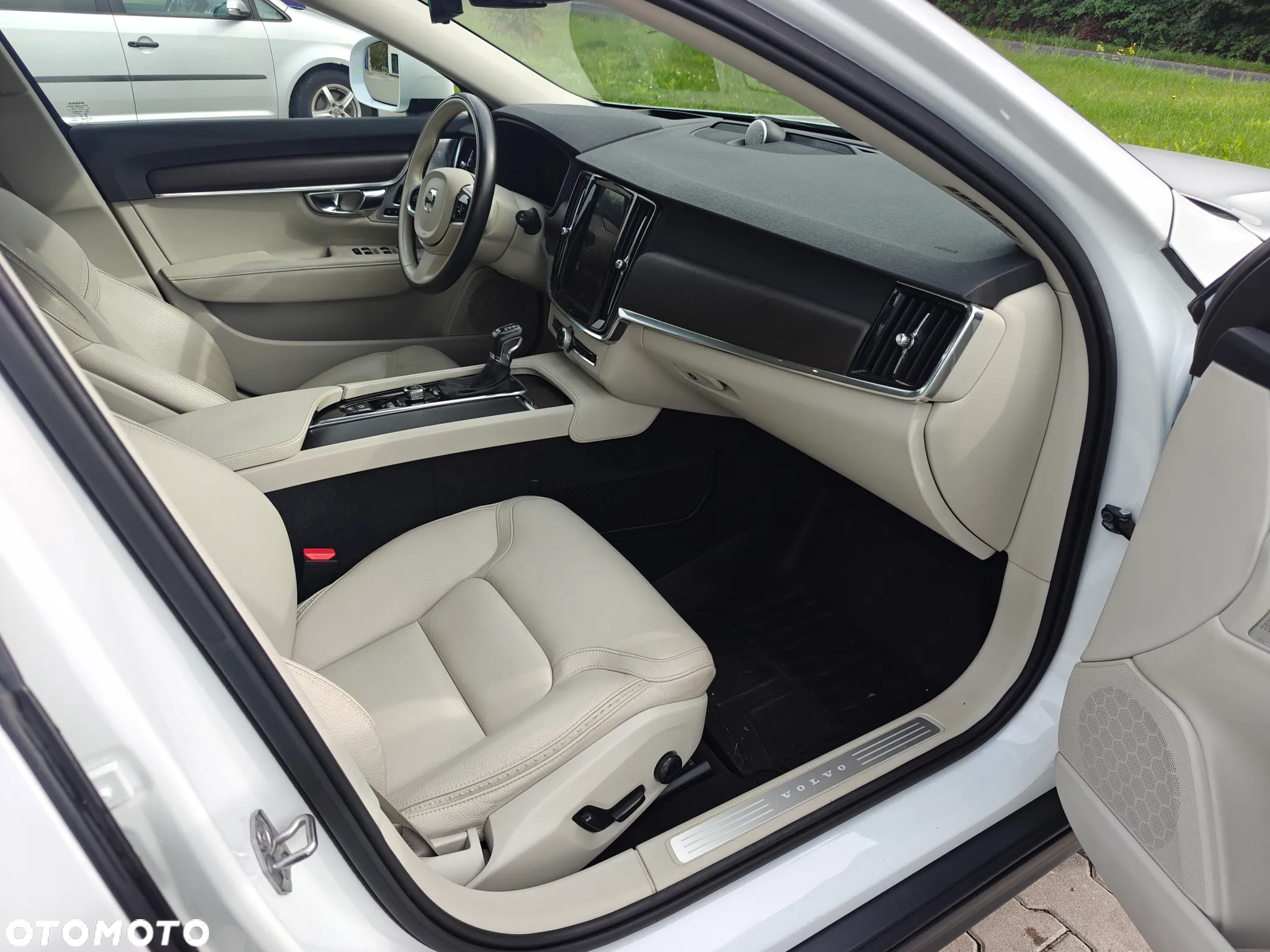 Volvo V90 Cross Country - 13