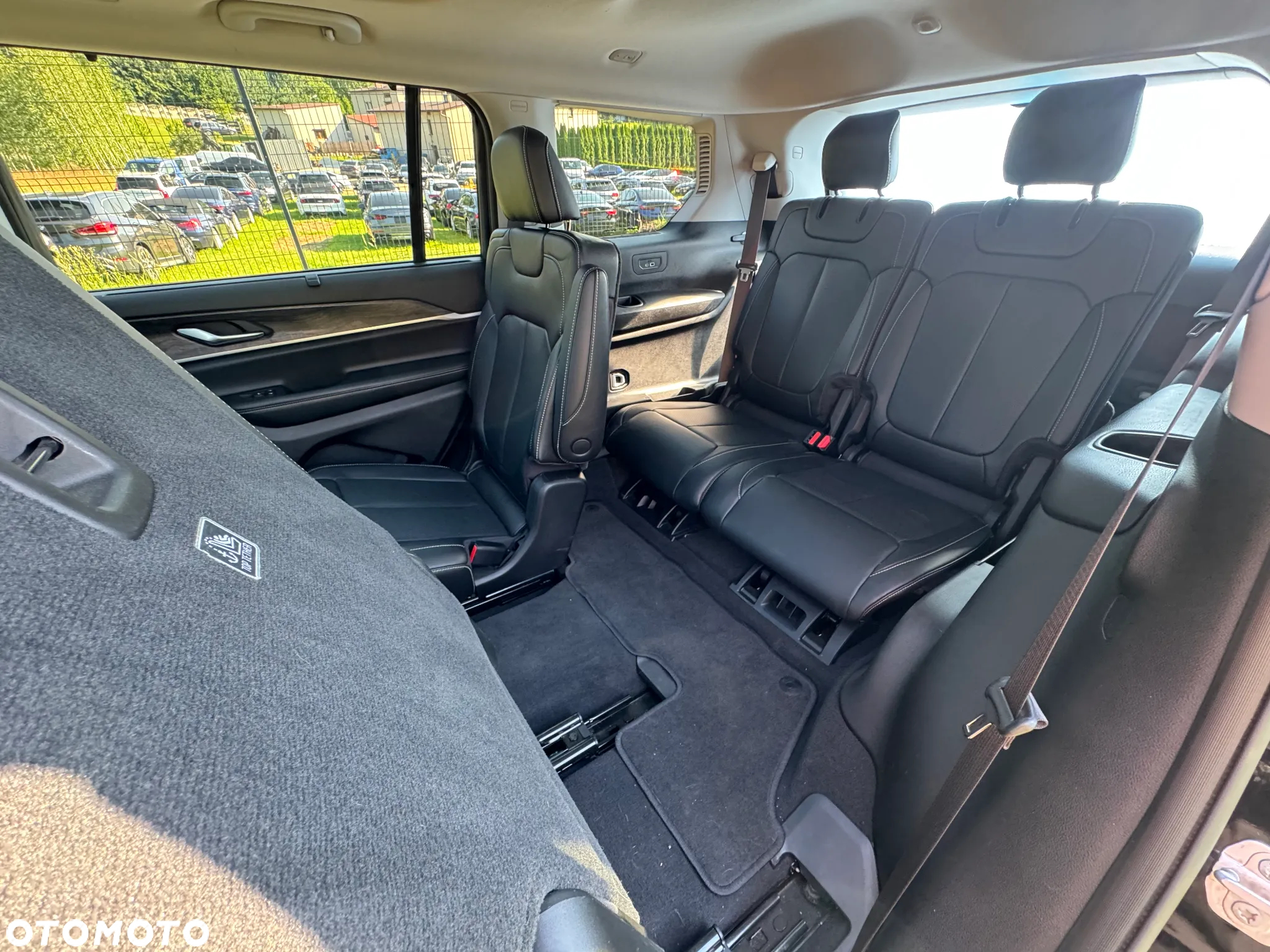 Jeep Grand Cherokee - 21