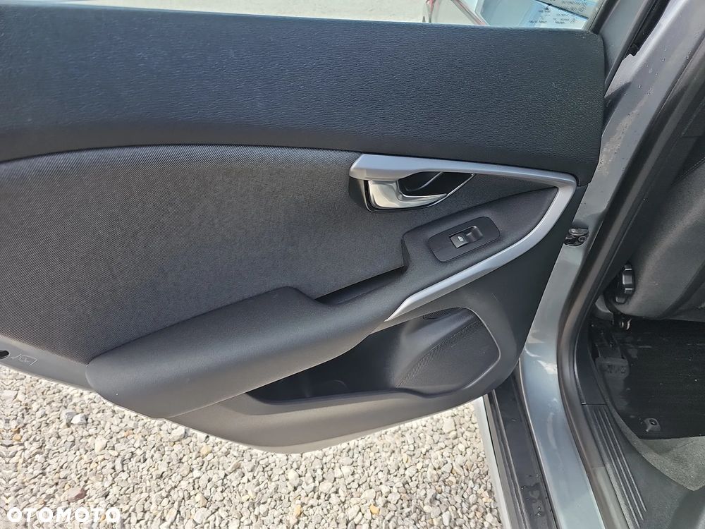 Volvo V40 T3 Drive-E Momentum - 25