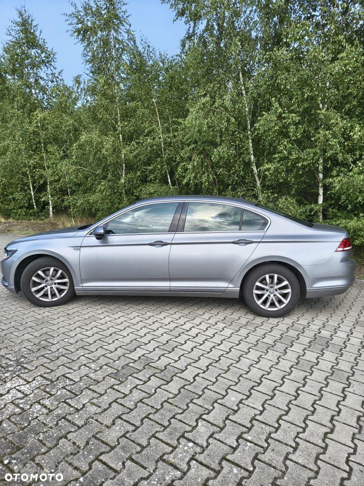 Volkswagen Passat - 1