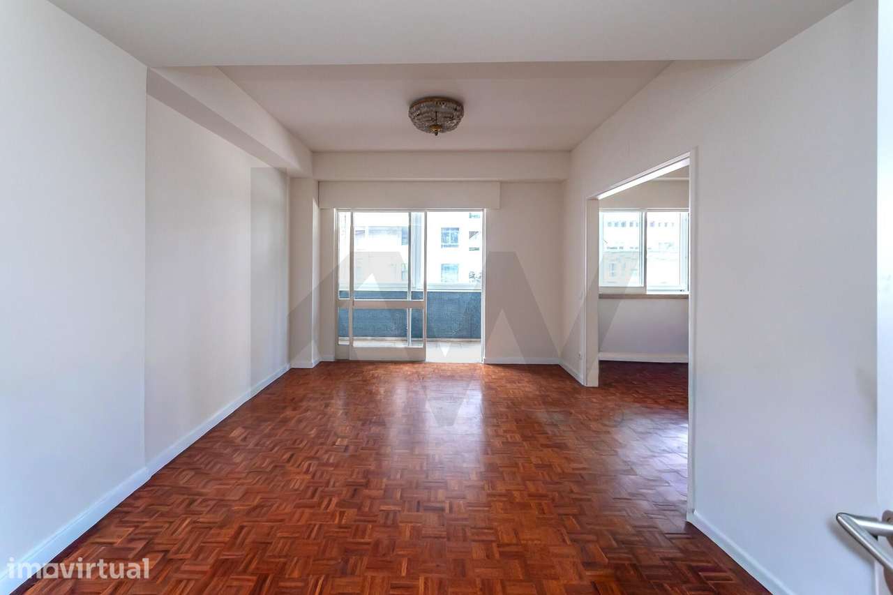 Apartamento T5 com Vista Lateral Rio na Av. Infante Santo – Espaço, Ch - Grande imagem: 4/44