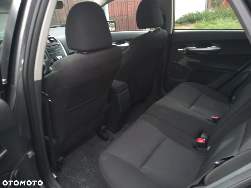 Toyota Auris - 4