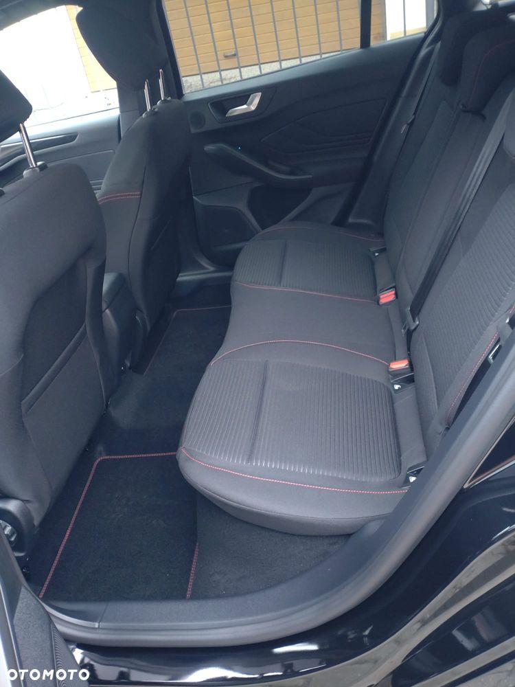 Ford Focus 1.0 EcoBoost mHEV ST-Line X - 13