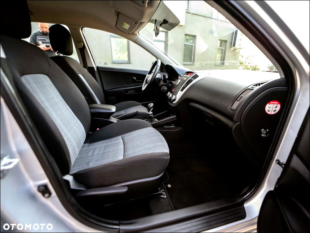 Kia Ceed - 35