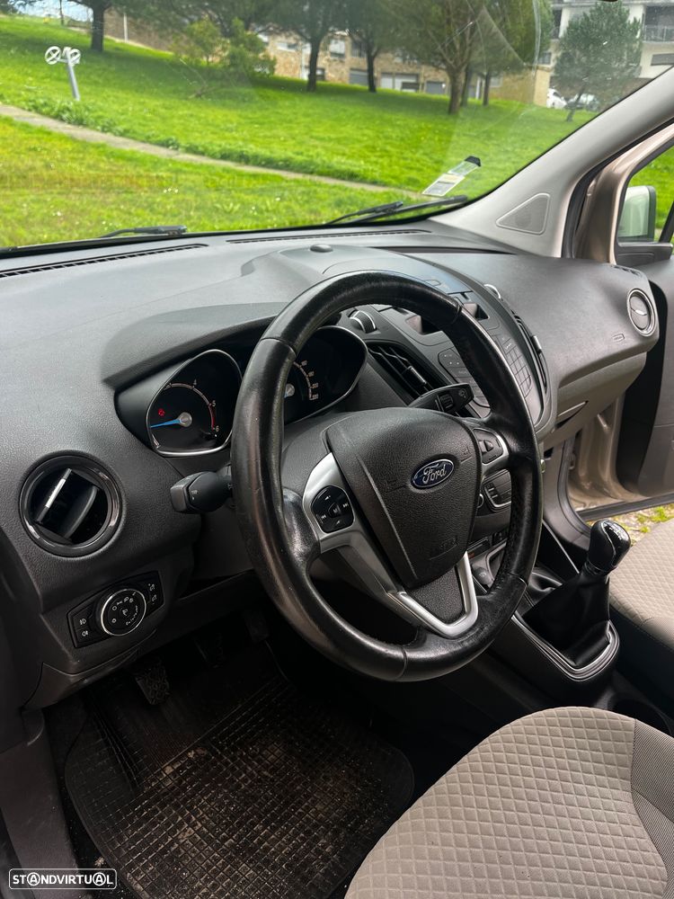 Ford Tourneo Courier 1.6 TDCi Titanium - 24