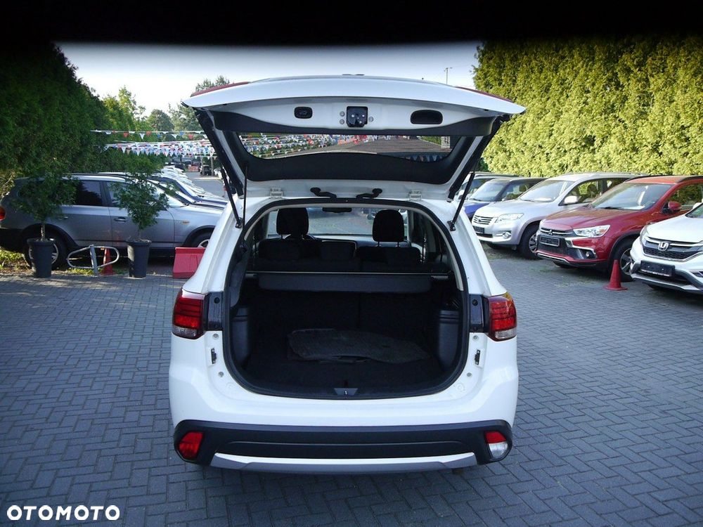Mitsubishi Outlander - 14