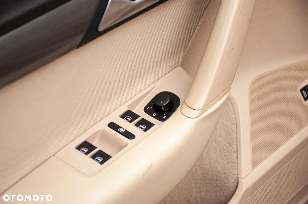 Volkswagen Passat 2.0 TDI Comfortline - 24