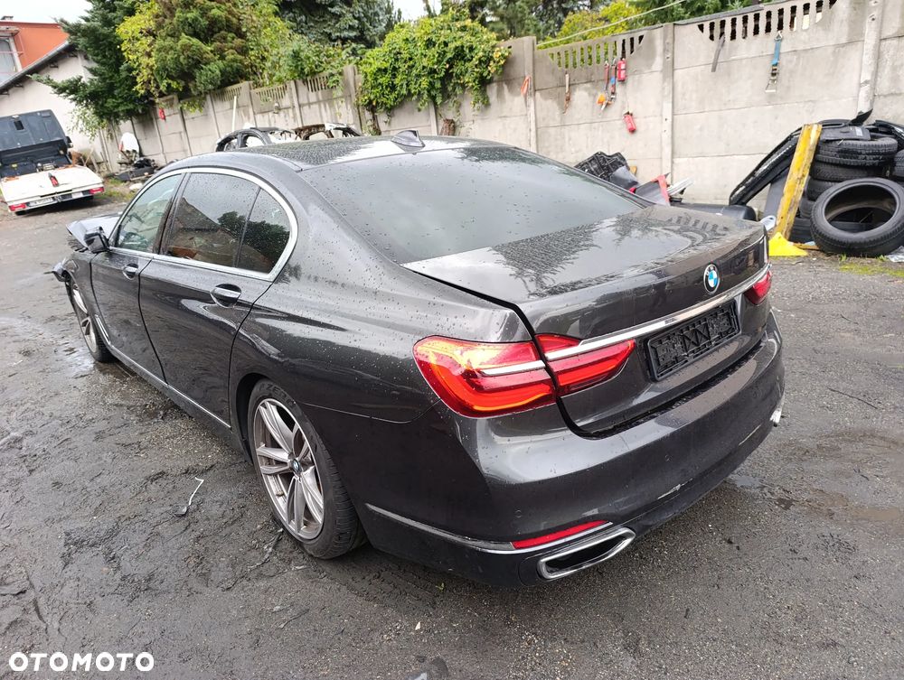 BMW Seria 7 750Li xDrive - 13