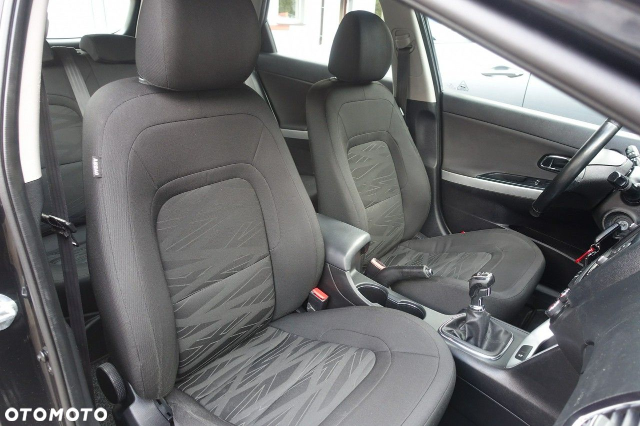 Kia Ceed - 14
