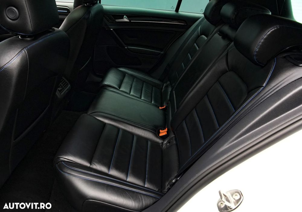 Volkswagen Golf - 17
