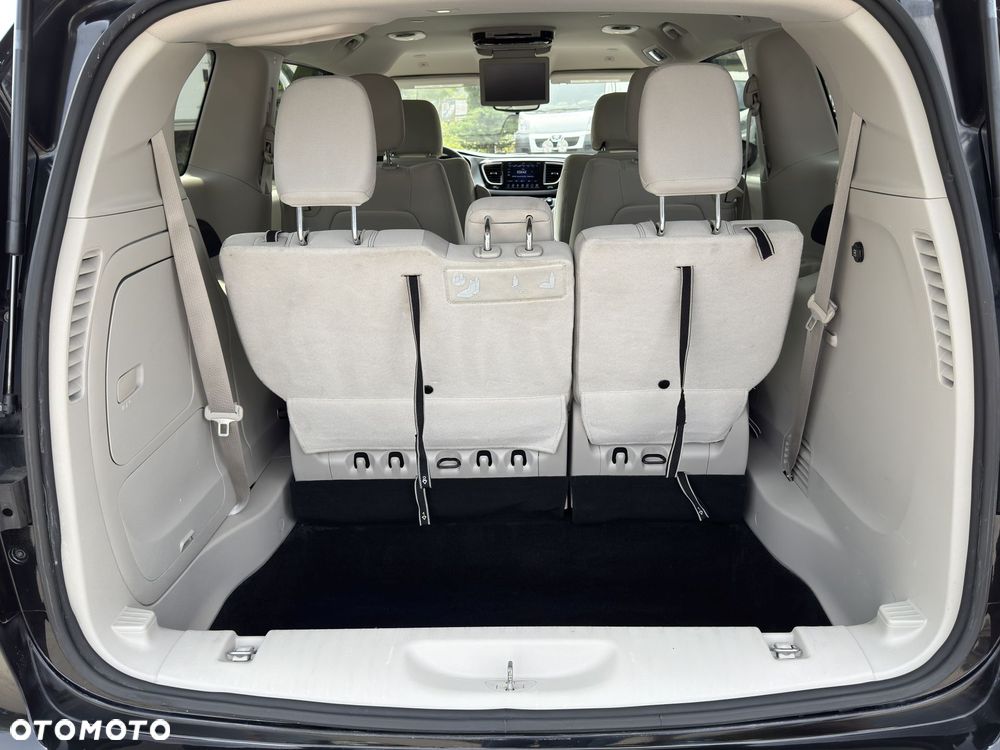 Chrysler Pacifica - 17