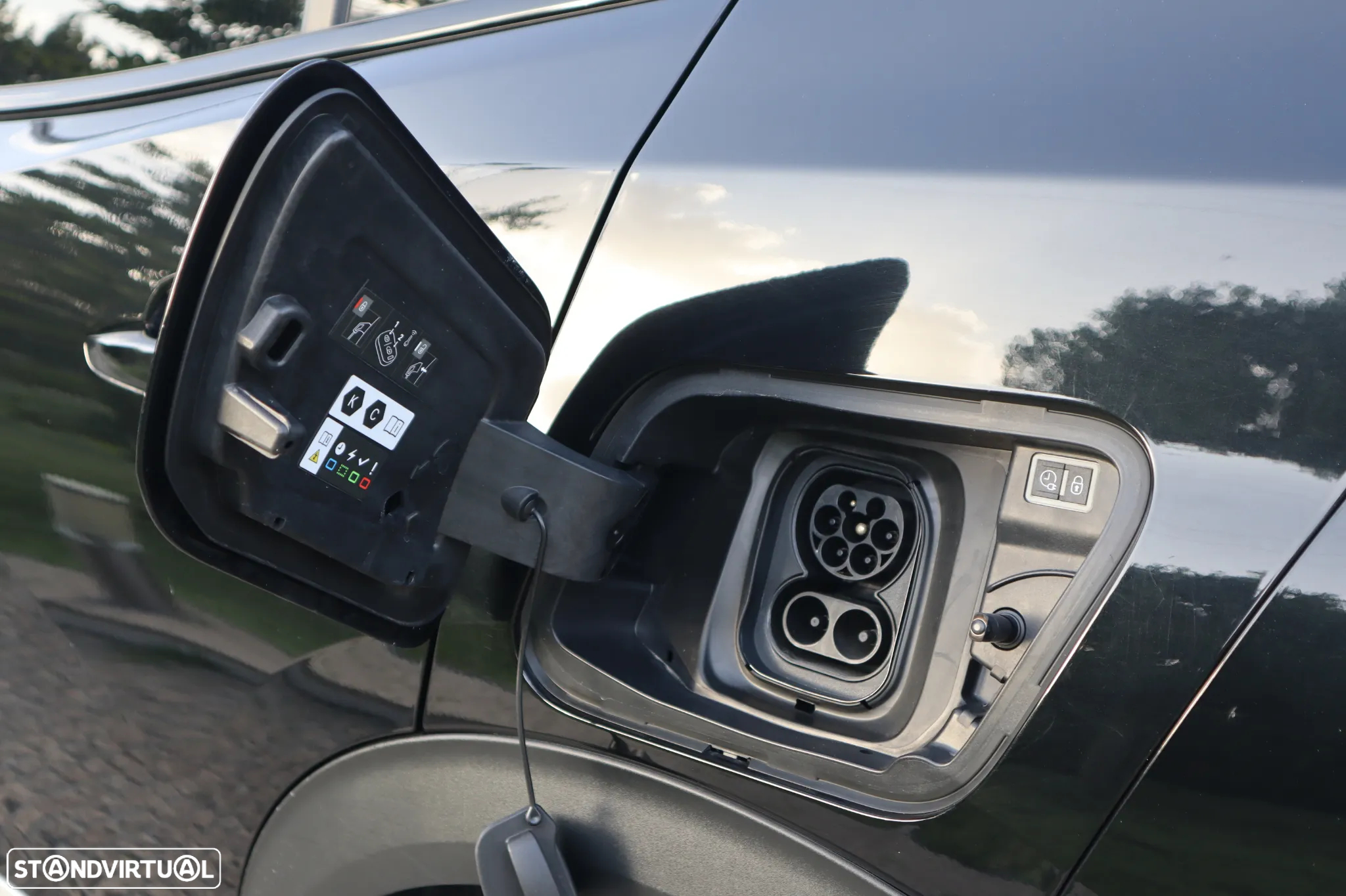 Peugeot e-2008 50 kWh GT Pack - 11