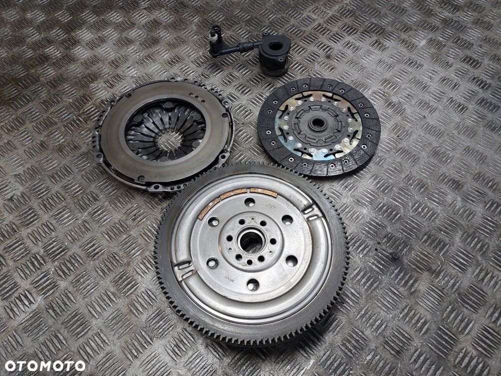 KOŁO DWUMASOWE + TARCZA DOCISK ŁOŻYSKO OPOROWE VOLVO V40 II 1.6 D 415053710 - 7