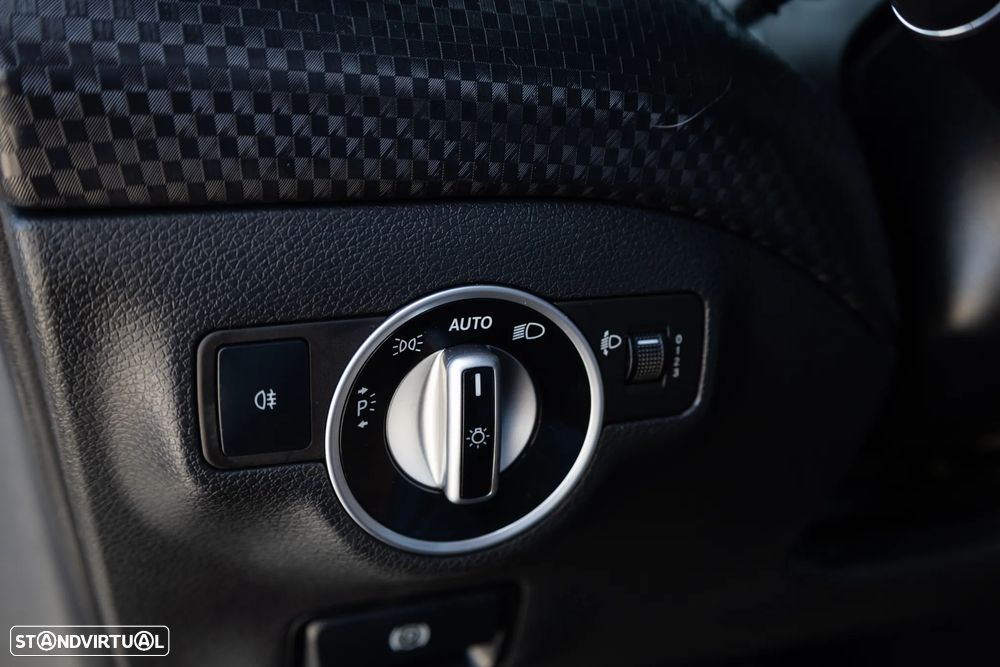Mercedes-Benz A 180 d AMG Line - 20