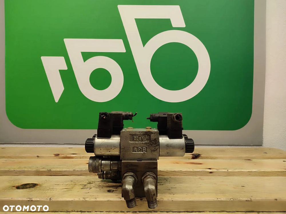 Blok zaworów kierunkowych 935 82971 PARKER DENISON - 1