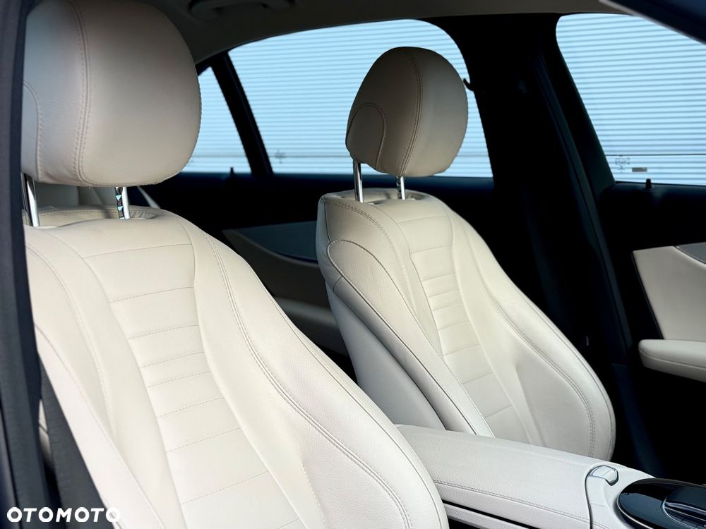 Mercedes-Benz Klasa E 300 9G-TRONIC - 33