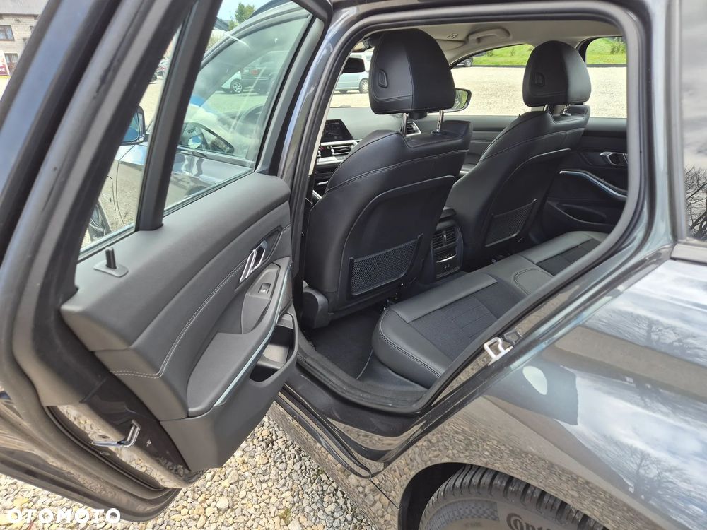BMW Seria 3 330e xDrive Sport Line - 13