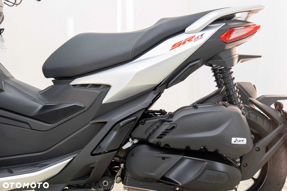 Aprilia SR - 15