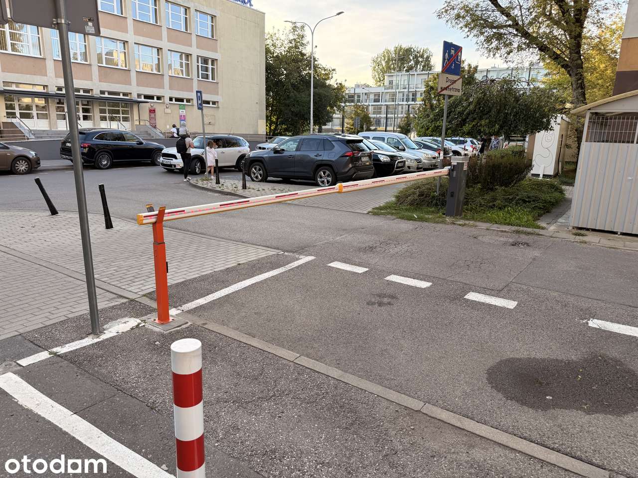 Cicha, ustawna kawalerka na saskiej kępie z miejscem do parkowania