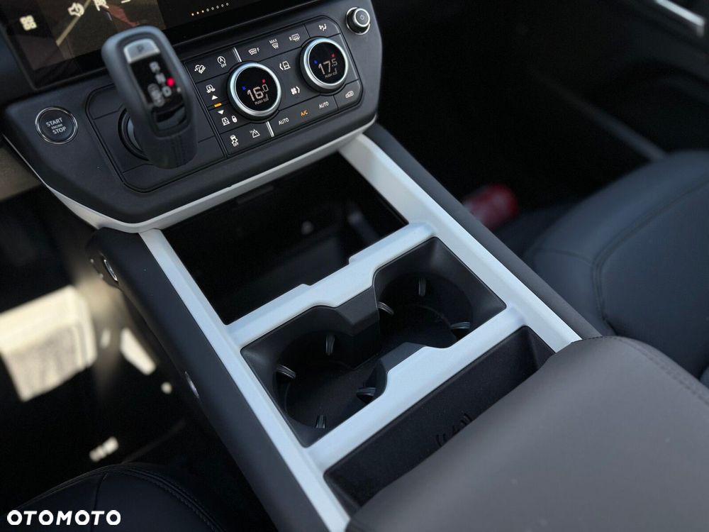 Land Rover Defender - 15