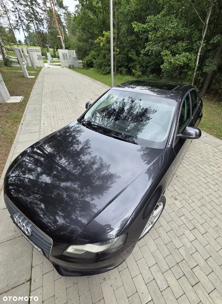 Audi A4 Limousine - 1