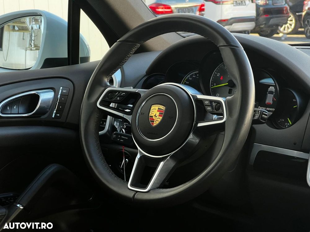 Porsche Cayenne - 10