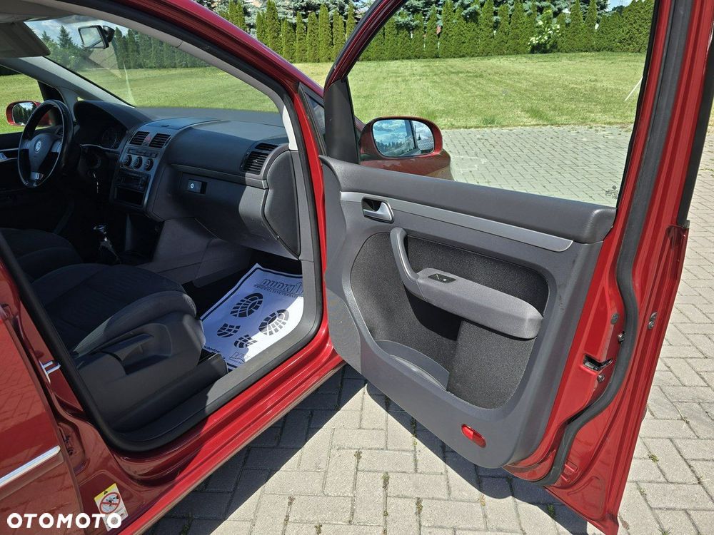 Volkswagen Touran - 26