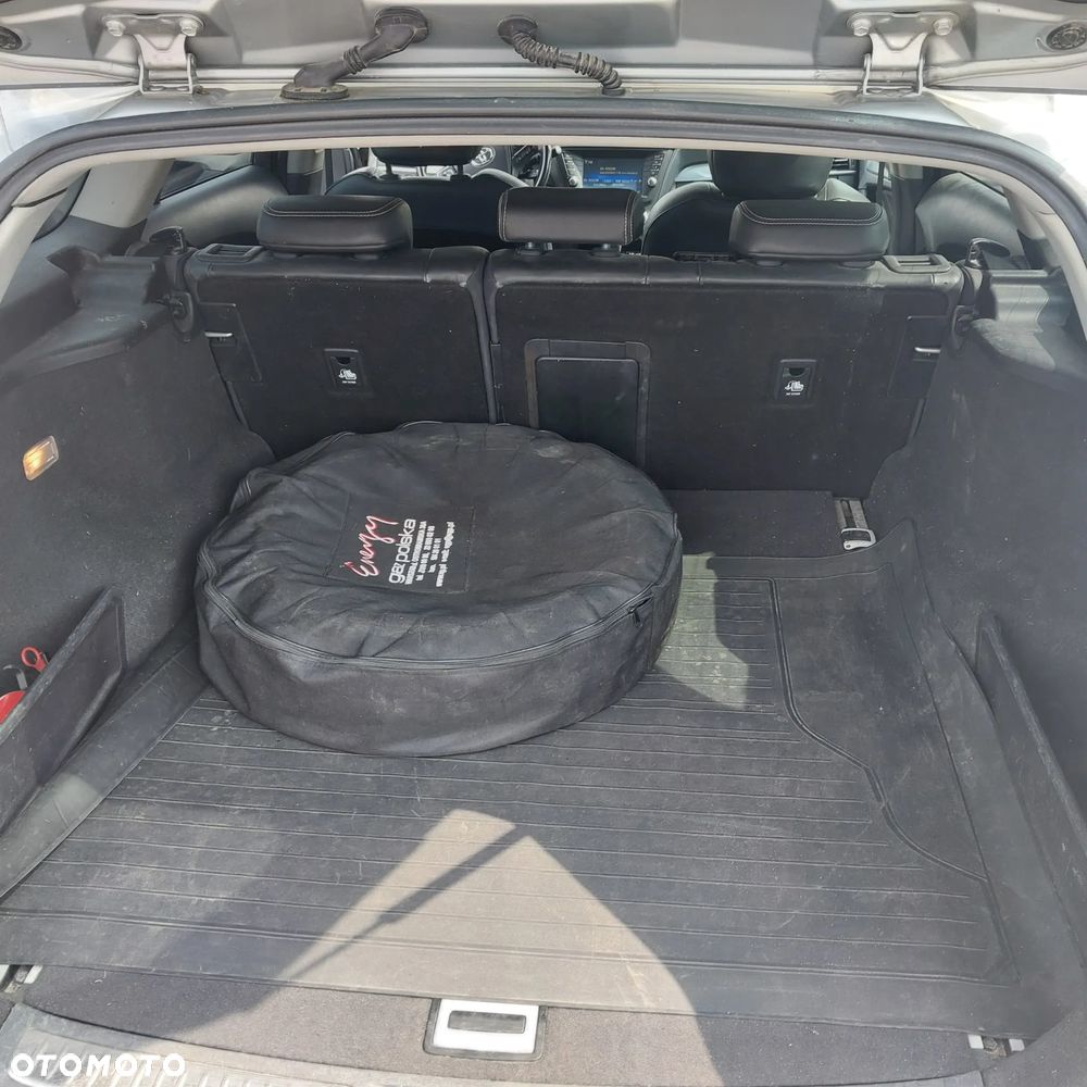 Toyota Avensis 1.8 Prestige MS - 12