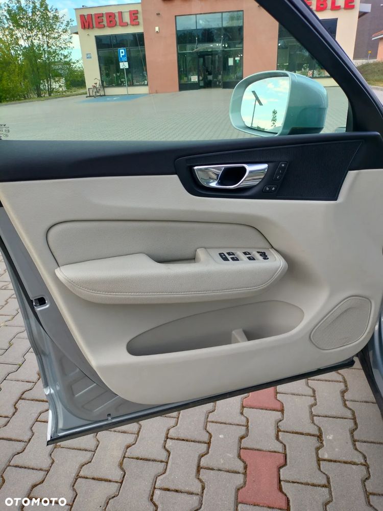 Volvo XC 60 T5 AWD Momentum - 22