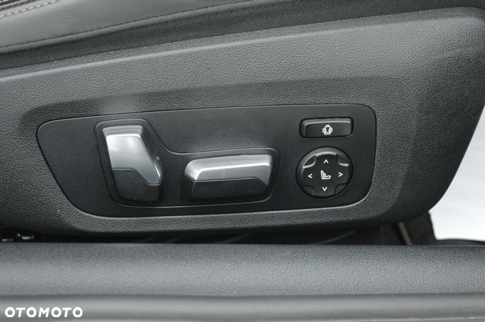 BMW Seria 8 840d xDrive - 32