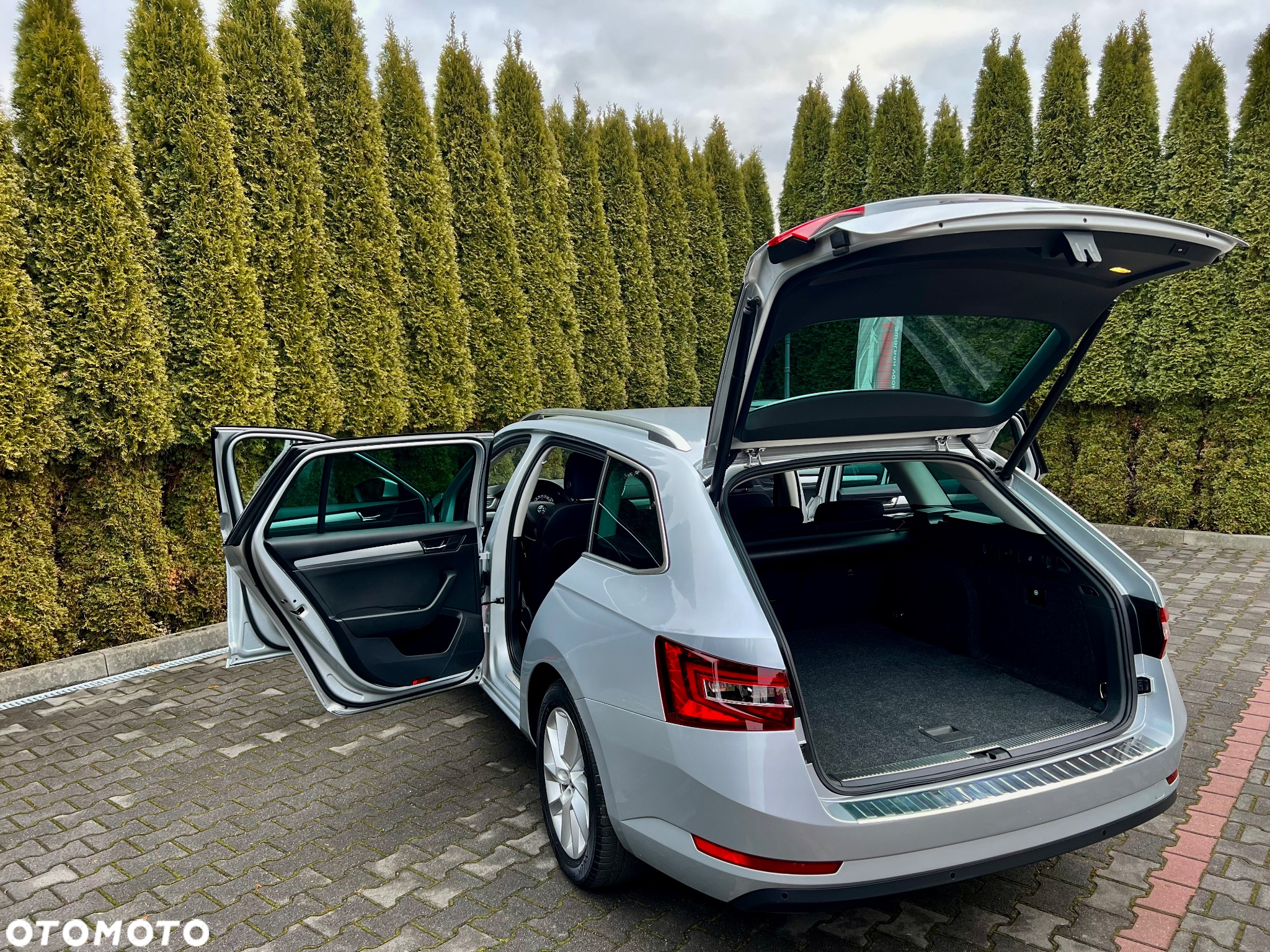 Skoda Superb 2.0 TDI Style DSG - 23