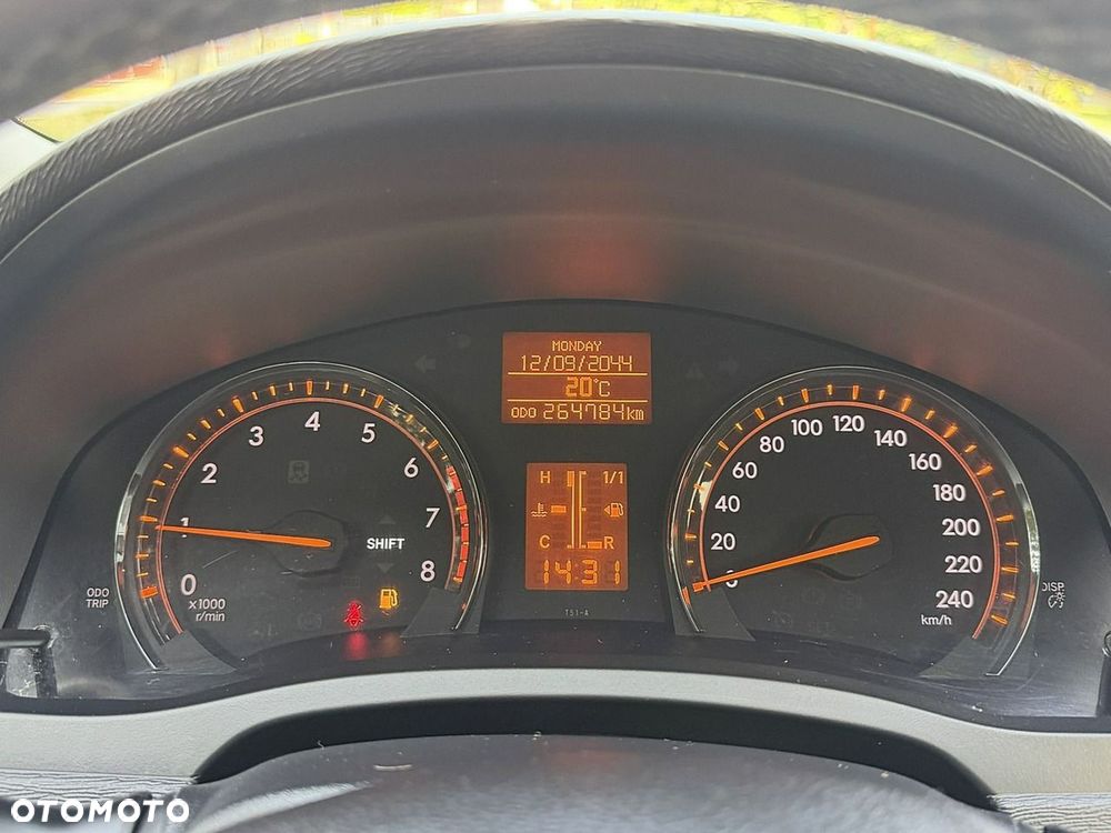 Toyota Avensis - 18