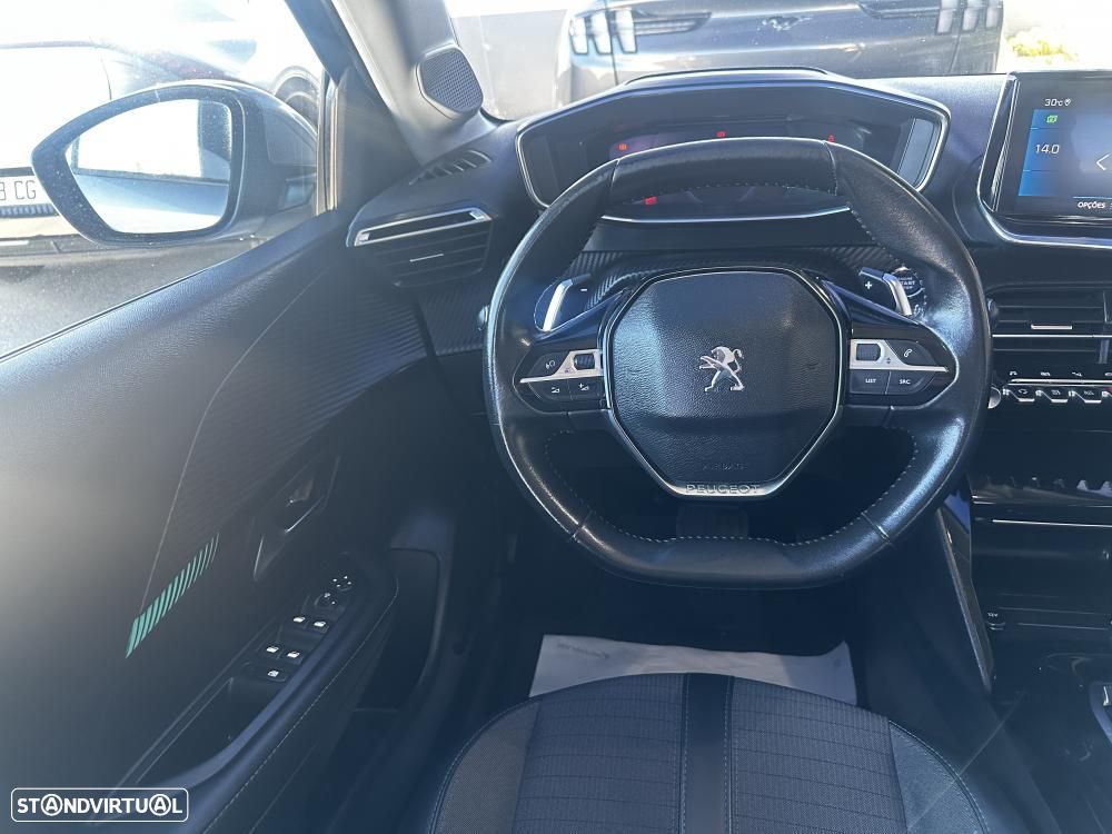 Peugeot 208 1.2 PureTech Allure EAT8 - 32