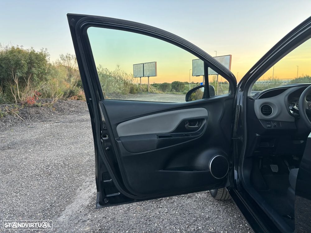 Toyota Yaris 1.4 D-4D Comfort+P.Style - 11