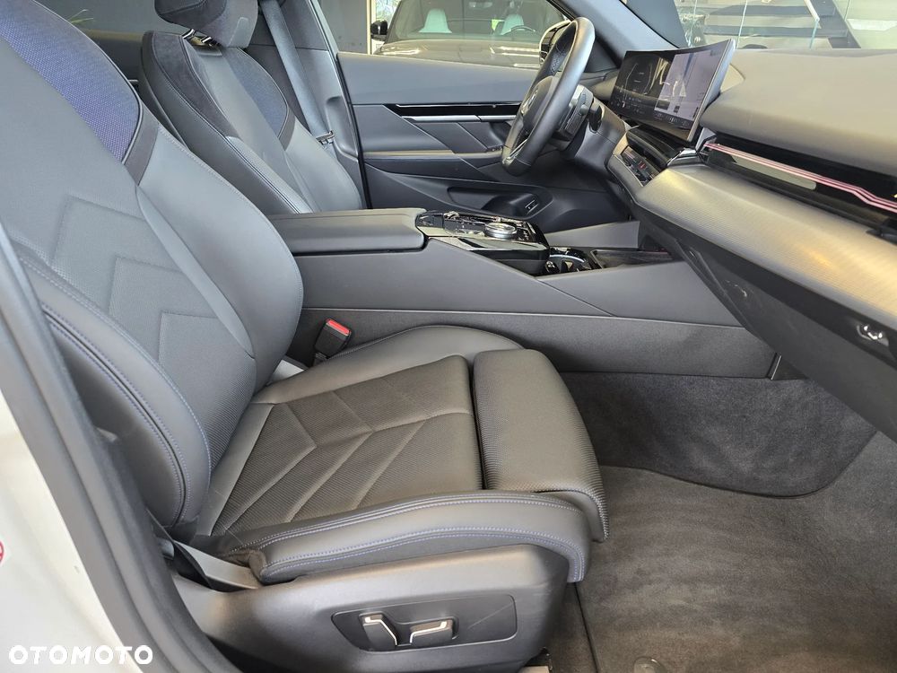 BMW Seria 5 520i mHEV M Sport - 17