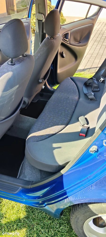 Toyota Yaris - 10
