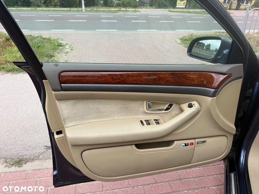Audi A8 4.2 Quattro - 7